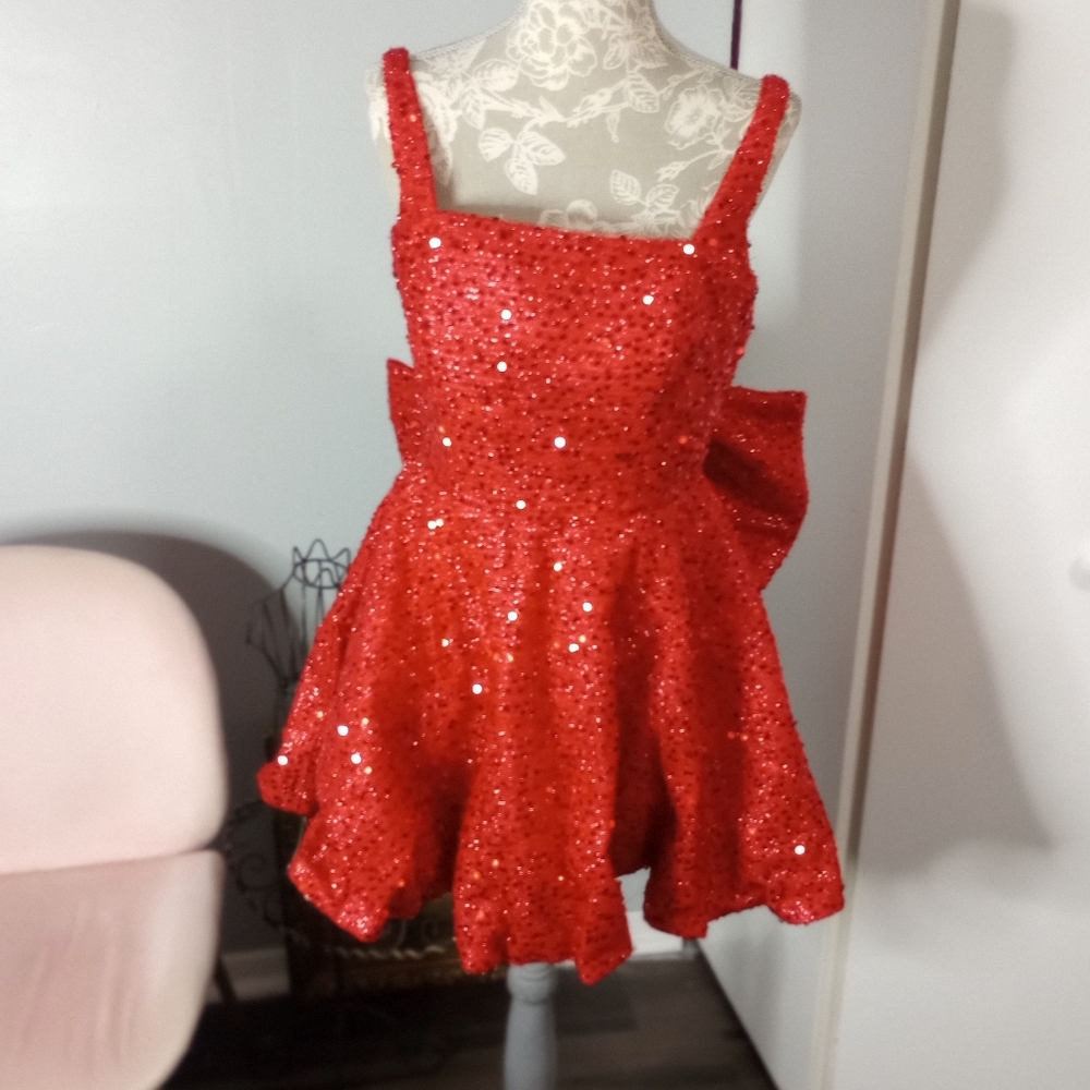 Short‎ Sparkly Sequin Dress With Big Detachable Bow